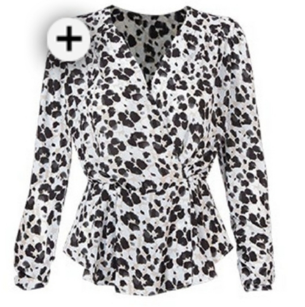 CAbi Spring 21 NEW Rosette blouse